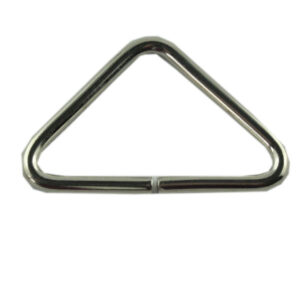 Trägerschnalle ATQ.360 die Triangel Form ist perfekt, wenn man mit einem Taschenkarabiner arbeiten möchte. Der gerade Steg kommt an die Tasche und der Spitz ist perfekt für den Taschenkarabiner.
