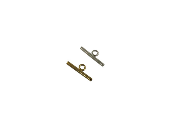 Kettenverschluss MSQ.107 kombiniert man gerne mit einer Kette und Oese. Sei es als Verschluss oder Halterung. Lochdurchmesser 5mm Lieferbar in vernickelt und goldfarbig Gesamtlänge 3.7 cm