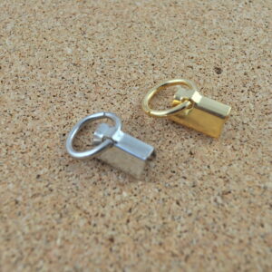 Trägerschnalle ATQ.03 in vernickelt oder goldfarbig. Praktisch, da man diese ins Material einklemmt. Perfekt für Taschen. Durchmesser Ring 20mm