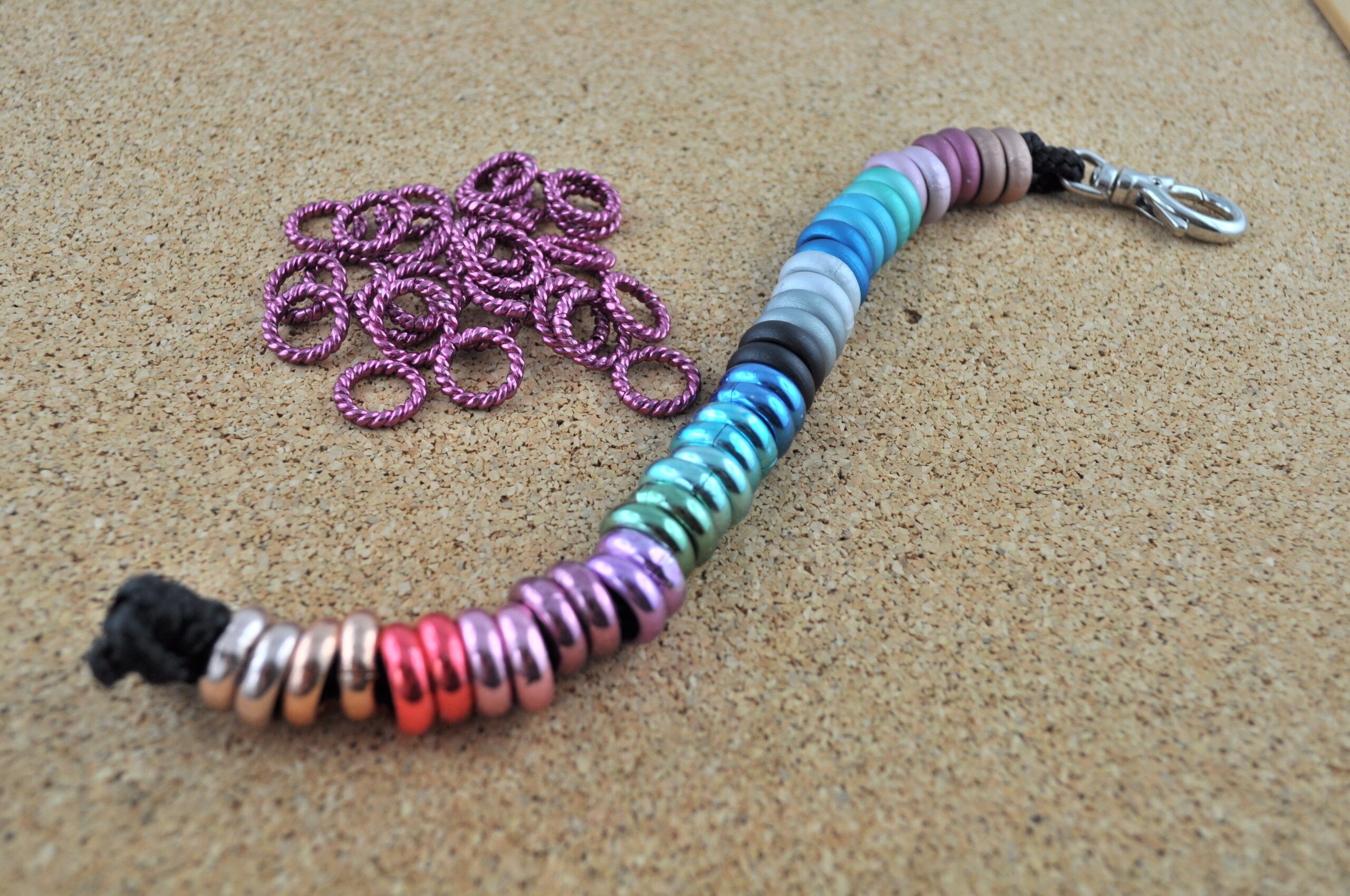 Alluringe bunt. Für Schlüsselanhänger, Schmuck bei Handtaschen oder anderen Kreationen Durchmesser ca. 14mm rosa matt, grün matt, schwarz matt, blau matt, dunkelblau matt, bordeaux matt, silber matt, dunkelbraun matt, altsilber matt, braun glanz, rot glanz, blau glanz, dunkelblau glanz, lila glanz, smaragdgrün glanz, grün glanz, kupfer glanz, bordeaux glanz, grosa glanz Pk. a 10Stk