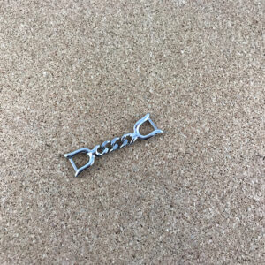 Schuhschmuck / Taschenschmuck GA.10.ni Verzierung für Schuhe, Taschen oder Kleidungsstücke. Lieferbar in vernickelt. Sei es mit einem Lederband, Stoffband oder einer Schlaufe. Einfache Fixierung mit grossem Resultat.