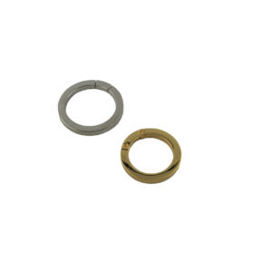 Unser Metallring 326 zum schrauben Ideal für Reparaturen oder letzten Schliff. lieferbar in vernickelt oder goldfarbig mit einem Innendurchmessern von : 37mm oder 32mm