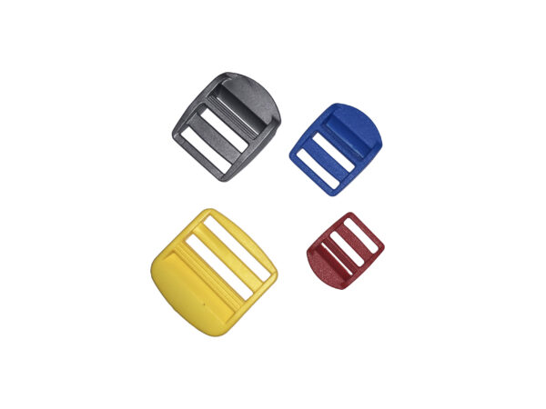Schiebeschnalle PD.Bunt sind zu über 85% aus recyceltem Kunststoff. In diversen Grössen und Farben erhältlich. Mit dem Schieber kann man Träger problemlos verstellen. Für Riemenbreiten  20mm, 25mm, 30mm oder 40mm Band. Lieferbar in blau, gelb, rot, oder silber