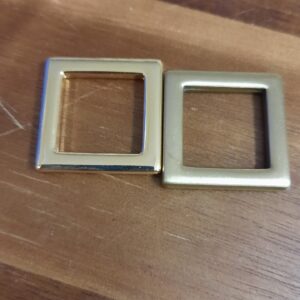 Trägerschnalle 2777/20 für eine Riemenbreite von 20mm. Ideal als Verbindungsstück zwischen Tasche und Taschenriemen. Funktion und Hingucker in einem.